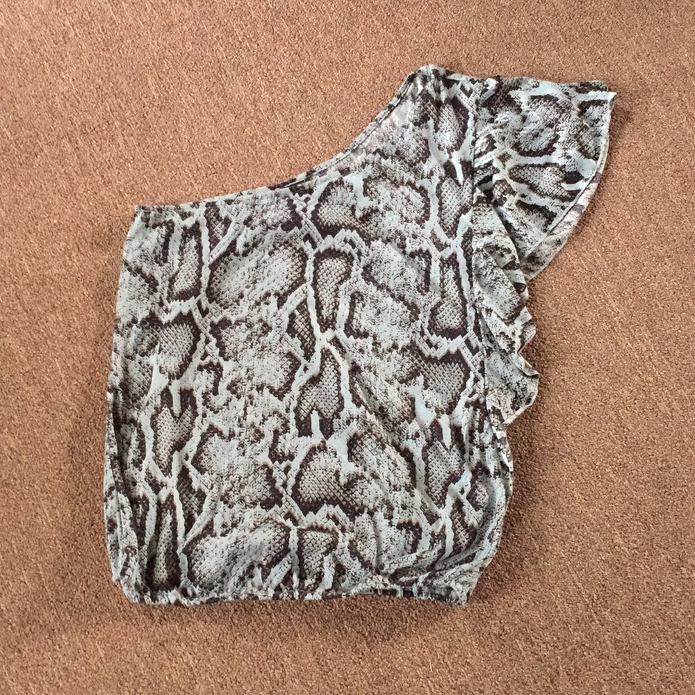 One Shoulder Shirt